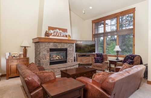 Peak 8 House | 217 m² House ∙ 4 bedrooms ∙ 9 guests