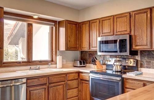 Eagle-Vail Condo | 225 Eagle Dr, Unit 8B - This 3-bed, 2.5-bath Avon Townhouse. Summer Rentals Only!