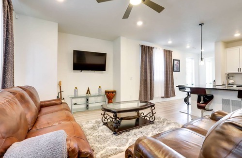 Commerce City Apartment | 227 m² Apartment ∙ 3 bedrooms ∙ 6 guests