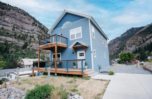 Ouray House | 230 9th Avenue