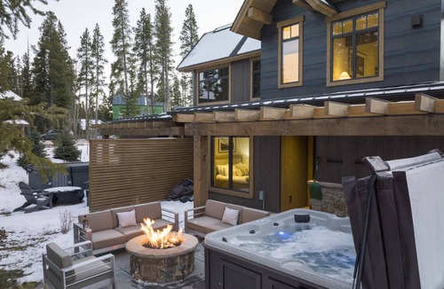 Peak 8 House | 230 m² House ∙ 4 bedrooms ∙ 12 guests