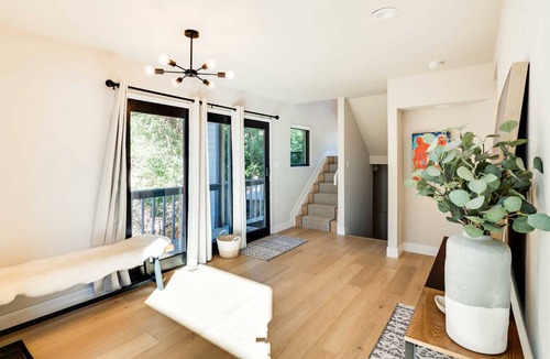 Broadmoor House | 232 m² House ∙ 2 bedrooms ∙ 5 guests