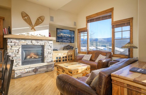 Bear Crossing House | 232 m² House ∙ 3 bedrooms ∙ 11 guests