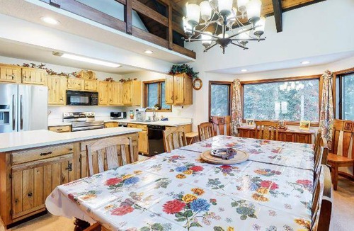Columbine Lake House | 239 m² House ∙ 3 bedrooms ∙ 12 guests