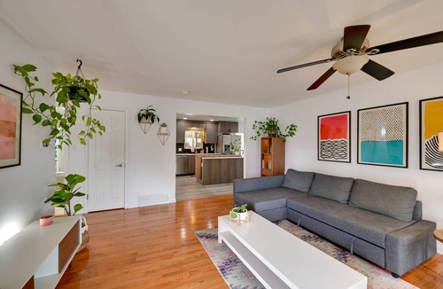 Virginia Village House | 241 m² House ∙ 3 bedrooms ∙ 5 guests