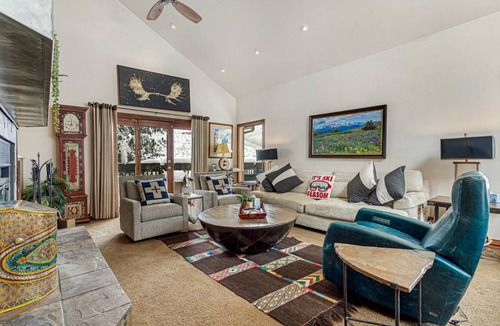 Highland Meadows House | 246 m² House ∙ 4 bedrooms ∙ 8 guests