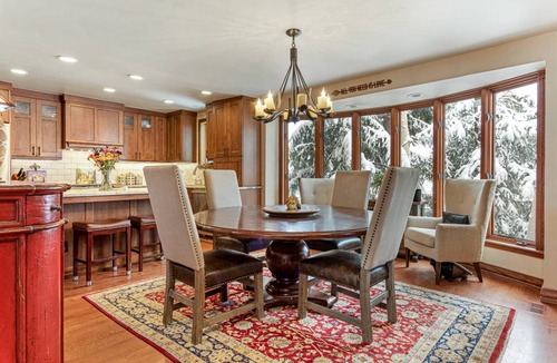 Highland Meadows House | 246 m² House ∙ 4 bedrooms ∙ 8 guests