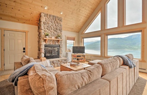 Twin Lakes House | 248 m² House ∙ 3 bedrooms ∙ 6 guests