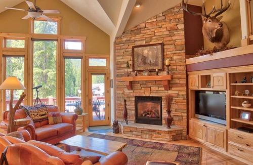 Blue River House | 251 m² House ∙ 3 bedrooms ∙ 8 guests