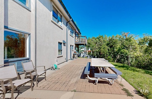 Broadmoor House | 256 m² House ∙ 5 bedrooms ∙ 12 guests