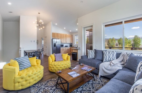 Ridgway House | 258 m² House ∙ 3 bedrooms ∙ 6 guests