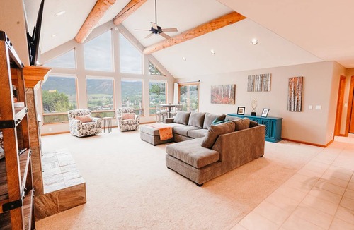 Ridgway House | 258 m² House ∙ 3 bedrooms ∙ 8 guests
