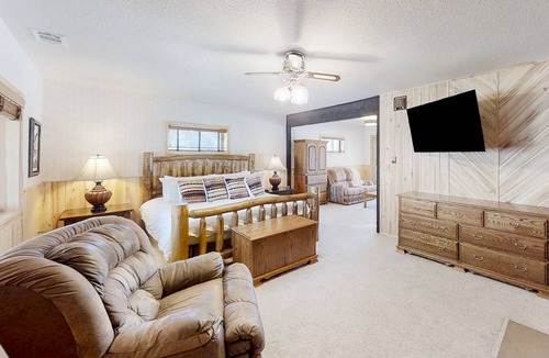 Rio Vista Estates Cabin | 260 m² Cabin ∙ 4 bedrooms ∙ 10 guests