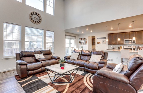 Commerce City House | 260 m² House ∙ 5 bedrooms ∙ 11 guests