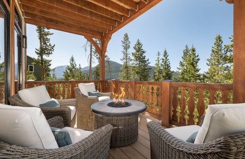 Grand Lake Cabin | 269 m² Cabin ∙ 4 bedrooms ∙ 9 guests