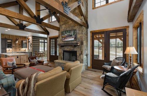 Purgatory House | 27 Meadowview Circle