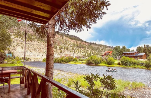 Rio Vista Estates Cabin | 276 m² Cabin ∙ 3 bedrooms ∙ 10 guests