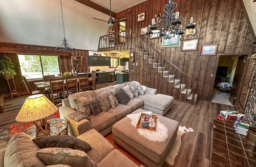 Rio Vista Estates Cabin | 276 m² Cabin ∙ 3 bedrooms ∙ 10 guests