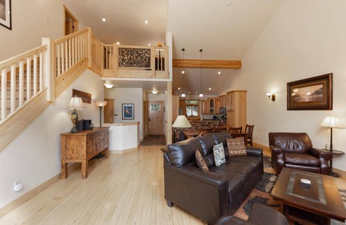 Blue River House | 276 m² House ∙ 4 bedrooms ∙ 10 guests