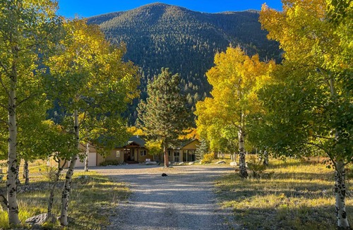 Nathrop House | 287 m² House ∙ 3 bedrooms ∙ 10 guests