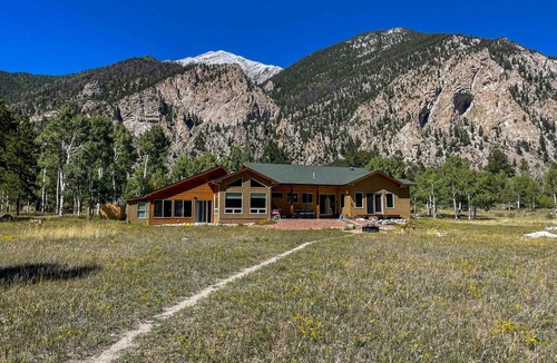 Nathrop House | 287 m² House ∙ 3 bedrooms ∙ 10 guests
