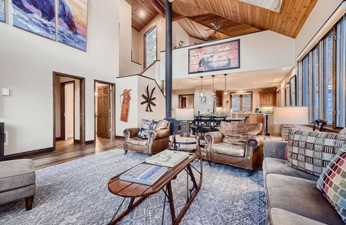 Forest Hills House | 288 m² House ∙ 3 bedrooms ∙ 8 guests