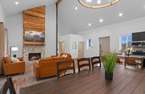 Florissant House | 2AcreEscape/HotTub/Snowbound Fun/Near Ice Castles and Ice Festival