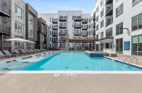 Jewell Heights - Hoffman Heights Apartment | 2B2B Modern Apt with Amenities