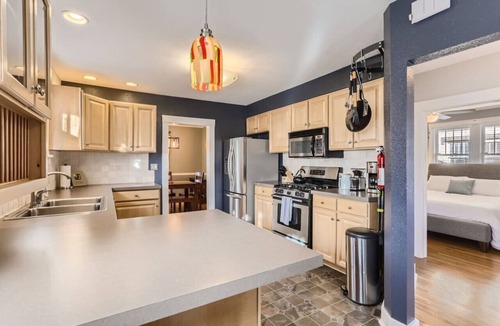 West Highland House | 2bd 2ba Highlands Bungalow I Fire pit I Backyard