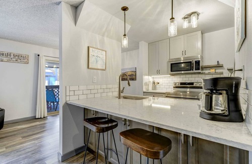 Skyway Apartment | 2BD Dry Sauna & Pool Near Downtown COS, GotG, & Pikes Peak