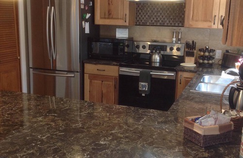 Green Mountain Falls House | 2BR 1.5bath sleep 6 Hottub and WIFI, Pet friendly, non-smoking, Winter Mo disc