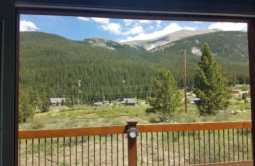 Blue River House | 2BR 2BA Charming Blue River Cabin - 5 Mins from Breckenridge