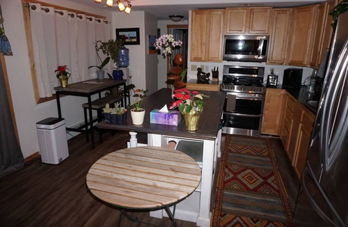 Huron Heights House | 2br 2ba house right on french creek w private hot tub.fully fenced in yard
