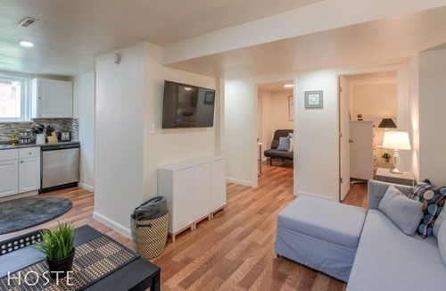 Broadmoor House | 2BR Comfy Condo & Cute Patio - Broadmoor area