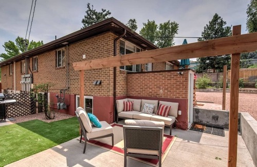 Broadmoor House | 2BR Comfy Condo & Cute Patio - Broadmoor area