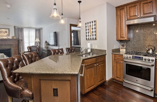 Avon Condo | 2BR Condo w/AC, Pool, Hot Tub, Free Ski Shuttle to Vail & BC