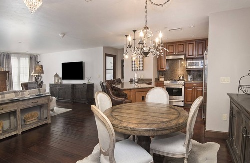 Avon Condo | 2BR Condo w/AC, Pool, Hot Tub, Free Ski Shuttle to Vail & BC