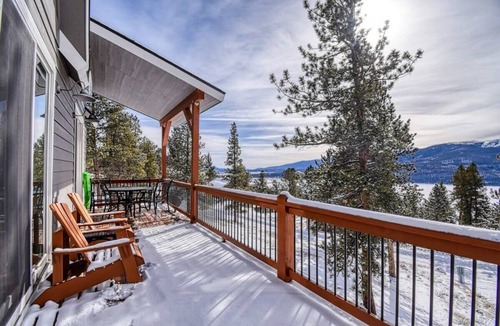 Twin Lakes Cabin | 2BR Cozy Cabin: Mountain Views & Cozy Fireplace