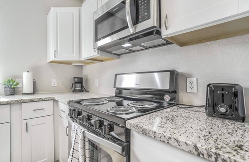 Monument House | 2BR Modern Cottage with Hot Tub in Monument Near USAFA, Park