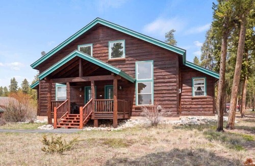 Leadville Cabin | 2BR Mountain Cabin w/Loft: View, Loft, Fireplace