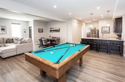 Monument House | 2BR♥Mountain&Lake view♥Hot Tub+MiniGolf+Pool Table