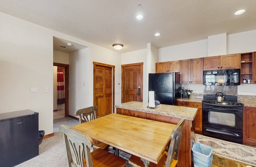 Peak 9 Condo | 2nd-floor condo near downtown with hot tubs, pool & gym - walk to lifts