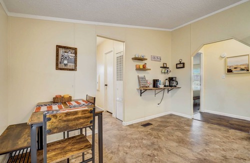 Peyton House | 3 BD, Poker, Pool Table, Foosball, Hot tub & more!
