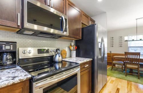 Baldy Mountain House | 3 BDR Getaway Near Skiing Hiking Plus Bus Route