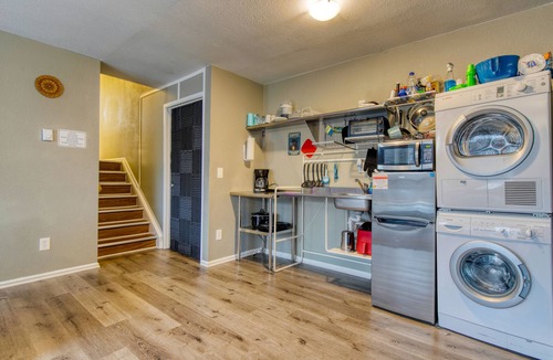 Aurora Highlands House | 3 Bdrm w/King and Garage