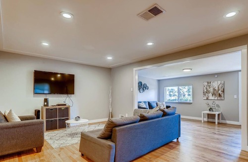 Barths House | 3 Bed, 2 Bath Home Minutes From Downtown Denver
