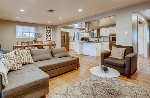 Barths House | 3 Bed, 2 Bath Home Minutes From Downtown Denver