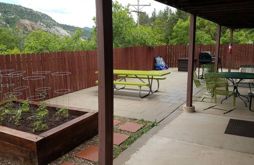 Glenwood Springs House | 3 Bed 2 Bath Sleeps 8 Next To Rifle Falls State Park & Rifle Mountain Park