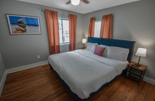Berkley House | 3 bed home with huge yard near Hidden Lake