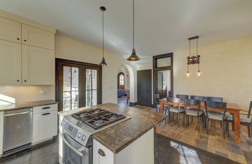 Buena Vista House | 3-bedroom, 3.5-bathroom luxury residence sleeps up to 7 guests